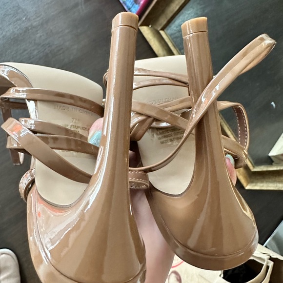 Steve Madden UPLIFT CAMEL Nude Tie Up Heels 👠 size 7 - Picture 9 of 11